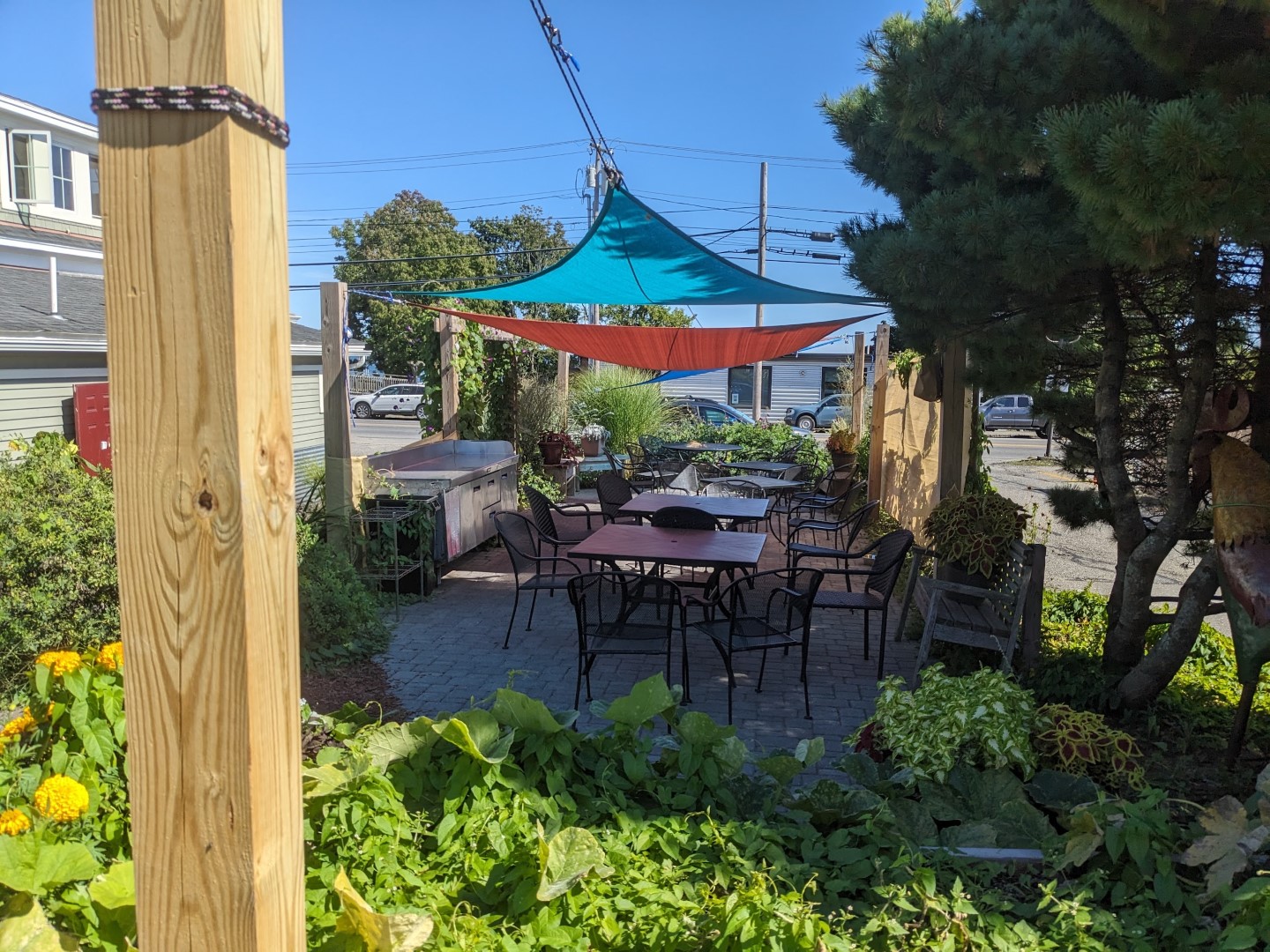 Outdoor seating that we were hoping to snag. Unfortunately, they weren't using the outdoor dining area today.